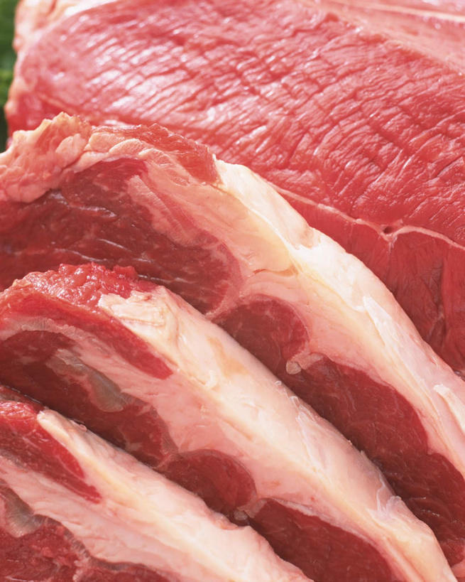 无人,竖图,俯视,室内,特写,白天,一排,许多,切开,阴影,整齐,光线,影子,肉,生食,猪肉,肉类,排列,红色,阳光,切,队列,剖面,肉食,切面,豚肉,彩图,高角度拍摄