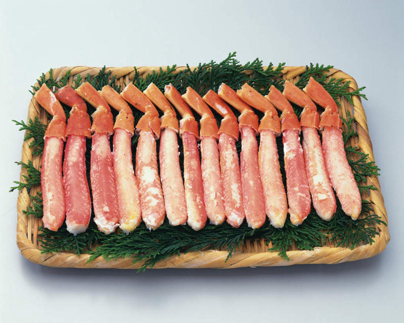 蟹,腿部,腿,无人,横图,俯视,室内,特写,白天,白色背景,桌面,餐具,一堆,一排,许多,堆叠,堆积,整齐,螃蟹,碟子,盘,肉,食品,蟹肉,肉类,食物,排列,一个,黄色,绿色,盘子,碟,摄影,影棚,单个,堆,海草,队列,肉食,彩图,高角度拍摄,影棚拍摄,拍摄