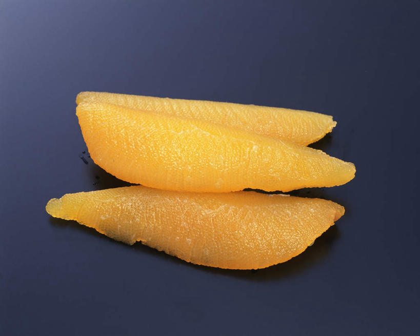 无人,横图,俯视,室内,特写,白天,三块,蓝色背景,肉,鱼肉,食品,青鱼,肉类,食物,黄色,摄影,影棚,肉食,彩图,高角度拍摄,影棚拍摄,拍摄