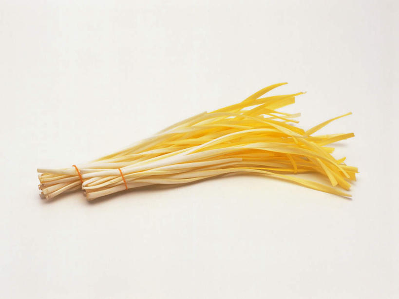 无人,横图,俯视,室内,特写,白天,白色背景,植物,蔬菜,许多,新鲜,食品,草药,药草,中药,食物,黄色,摄影,有机食品,绿色食品,影棚,药材,中草药,韭黄,中药材,本草,彩图,高角度拍摄,影棚拍摄,拍摄