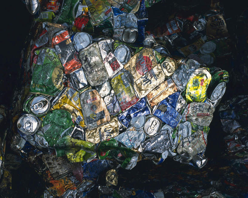 无人,横图,俯视,室内,特写,白天,静物,一堆,许多,堆叠,堆积,环保,破碎,方格,破损,易拉罐,堆,铝制品,污染,回收,资源,碾压,利用,低碳,循环,污渍,铝,彩图,高角度拍摄