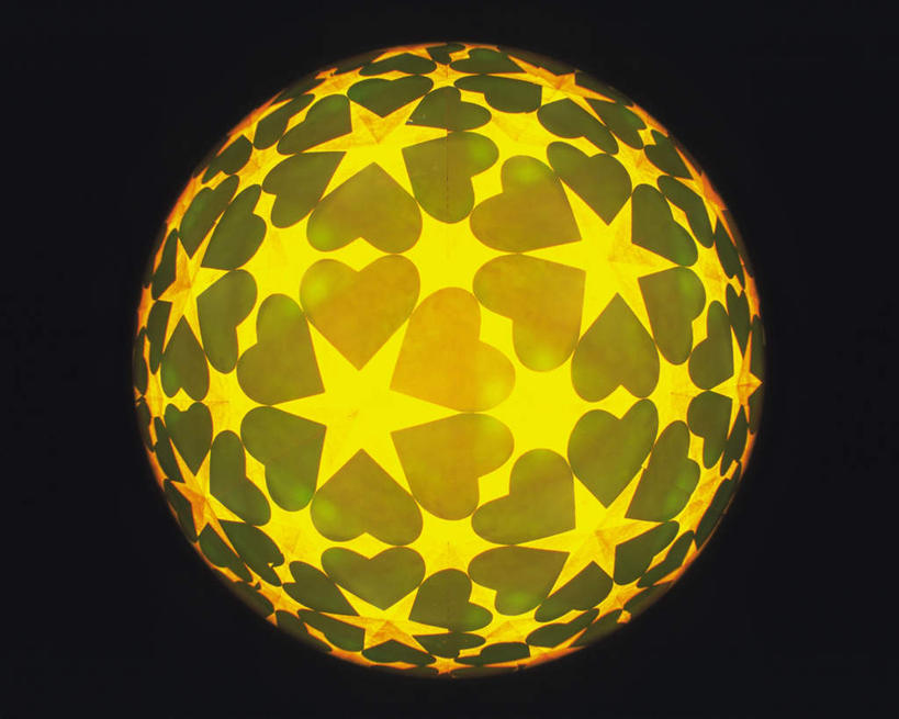 无人,横图,室内,特写,白天,正面,爱情,游戏,静物,玩具,万花筒,黑色背景,花纹,爱心,艺术,反射,图案,光,浪漫,玩,娱乐,一个,黄色,休闲,温暖,温馨,心形,恩爱,益智,摄影,影棚,单个,活动,三棱镜,和睦,发泄,消遣,智力,光学,宣泄,心型,玩耍,嬉戏,彩图,影棚拍摄,拍摄,融洽