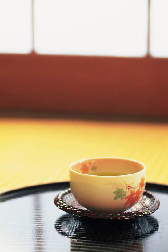 无人,竖图,俯视,室内,特写,白天,窗户,地板,门,桌面,桌子,静物,杯子,托盘,日本,亚洲,拉门,朦胧,模糊,地面,移门,木地板,一个,黄色,水杯,单个,东亚,日本国,障子,纸窗,纸门,茶杯,彩图,高角度拍摄