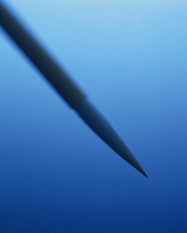 无人,竖图,俯视,室内,特写,白天,静物,蓝色背景,朦胧,模糊,笔,毛笔,办公用品,文化,文具,白色,学习用品,摄影,影棚,文具用品,一支,文房四宝,彩图,高角度拍摄,影棚拍摄,拍摄