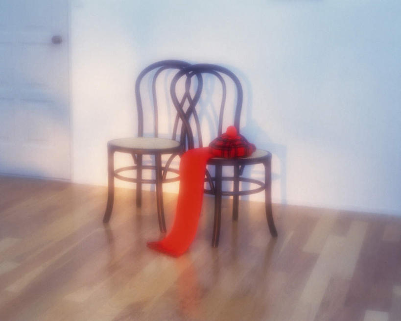 无人,横图,室内,白天,正面,地板,门,帽子,椅子,金属制品,阴影,朦胧,模糊,光线,金属,影子,墙,地面,两把,木地板,墙壁,墙面,围巾,门框,温暖,空旷,彩图