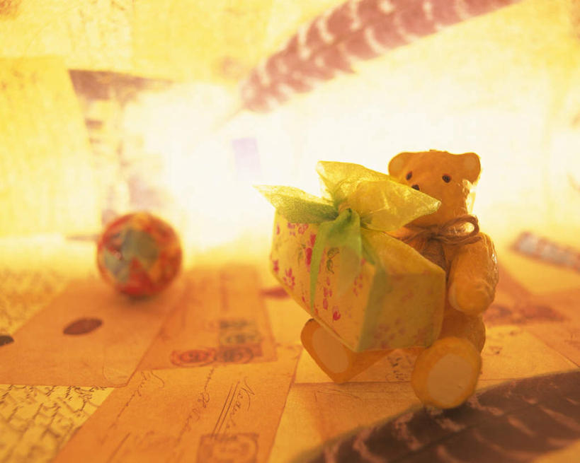 无人,横图,室内,特写,白天,正面,桌面,桌子,静物,礼盒,礼物,玩具,圣诞节,花纹,节日,朦胧,模糊,庆祝,信封,纸盒,小熊,文化,盒子,球,包装盒,礼品盒,庆典,摄影,礼品,影棚,纪念,彩图,影棚拍摄,拍摄