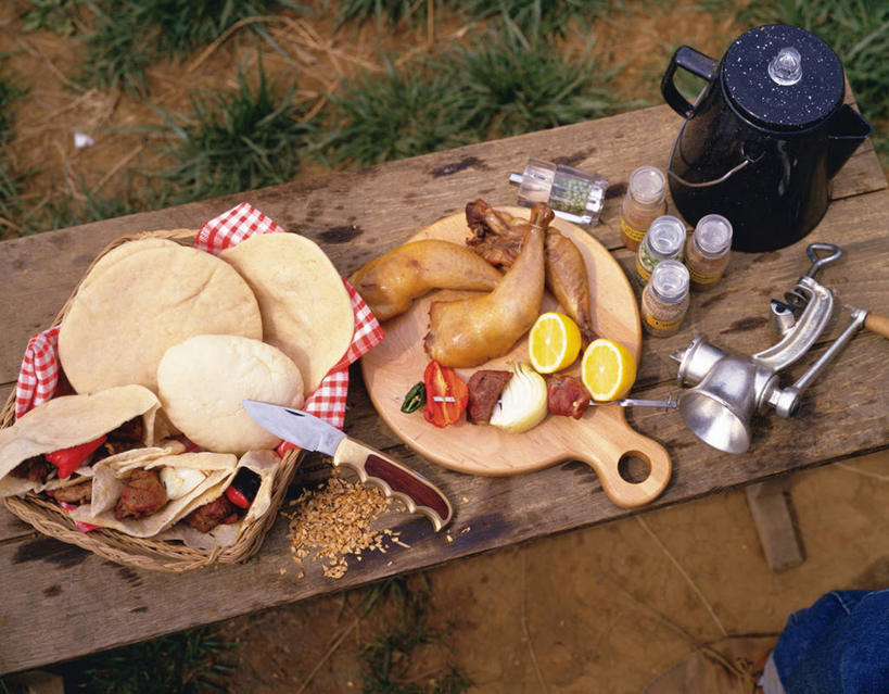 点心,面包,无人,横图,俯视,室外,白天,聚会,烹饪,机器,草地,植物,桌子,柠檬,豆,餐具,水果,切开,新鲜,碟子,壶,盘,豆类,豆子,调料,鸡肉,肉,生食,日本料理,料理,食品,野餐,面点,果实,调味品,调味料,调味瓶,菜肴,美食,肉类,水壶,草,食物,糕点,绿色,盘子,茶壶,碟,刀,日式料理,切,日式,佳肴,有机食品,绿色食品,剖面,肉食,切面,豆科,绞肉机,野炊,益母果,柠果,彩图,高角度拍摄
