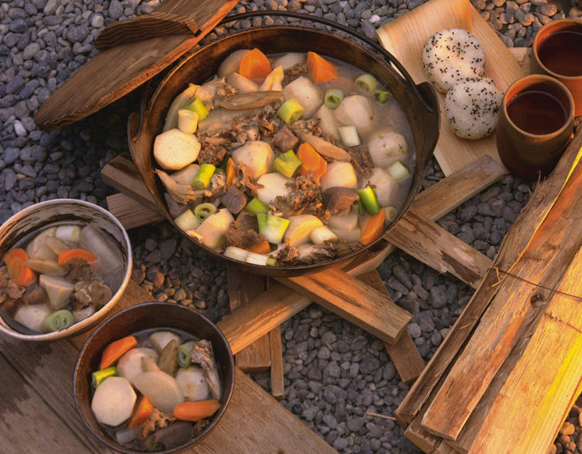 米饭,寿司,无人,横图,俯视,室外,白天,聚会,烹饪,萝卜,胡萝卜,蔬菜,木头,葱,青葱,芋头,肉,日本料理,料理,食品,野餐,饭,锅,火锅,菜肴,美食,肉类,食物,碗,日式料理,日式,木块,佳肴,五谷,肉食,日式火锅,青芋,野炊,芋艿,红萝卜,甘荀,彩图,高角度拍摄