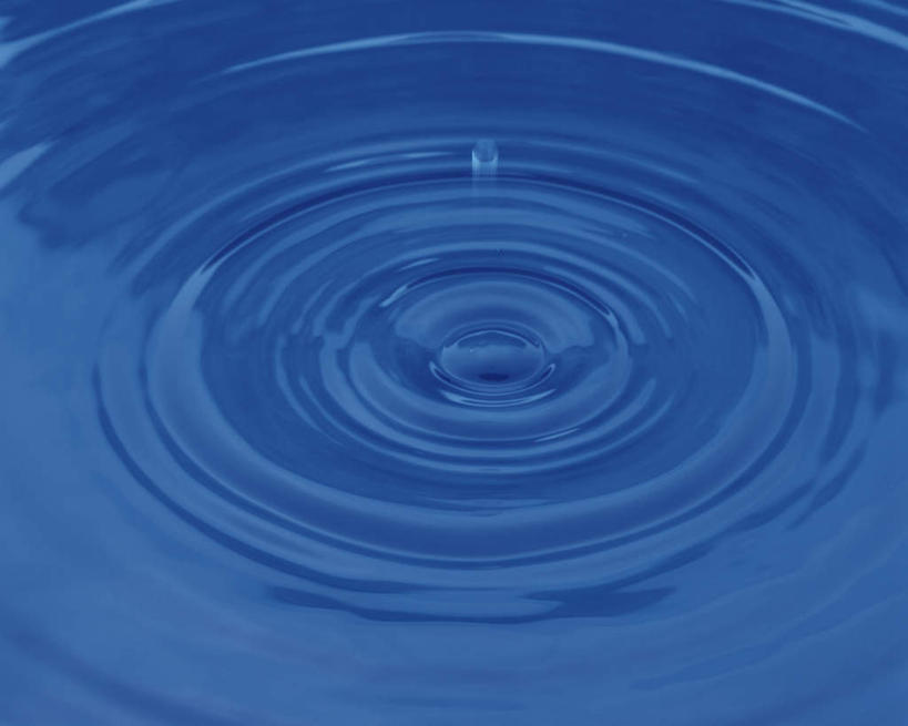 无人,横图,俯视,室内,特写,白天,一滴,许多,波纹,环绕,围绕,圆形,螺旋,圆环,圆圈,水滴,水花,涟漪,水珠,蓝色,水纹,波浪,摄影,影棚,螺纹,水晕,彩图,高角度拍摄,影棚拍摄,拍摄