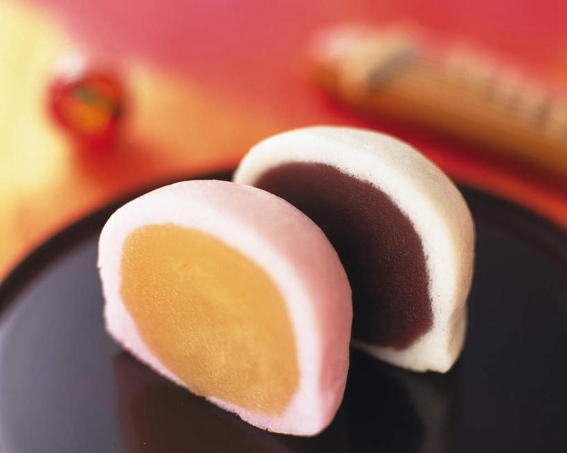 点心,无人,横图,俯视,室内,特写,白天,餐桌,桌子,托盘,切开,阴影,朦胧,模糊,光线,影子,和果子,日本料理,料理,食品,甜点,甜品,半个,美食,食物,糕点,一个,阳光,日式料理,甜食,切,一半,日式,单个,餐台,剖面,切面,彩图,高角度拍摄