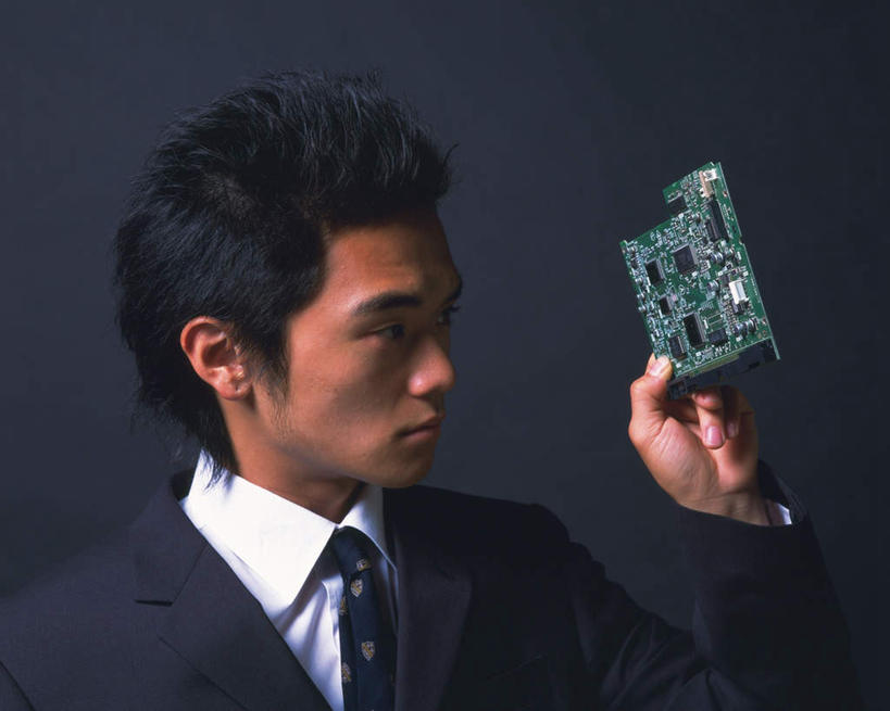 东方人,心脏,一个人,商务人士,商务男性,站,举,横图,室内,白天,正面,衬衫,亚洲,仅一个男性,仅一个人,握,黑色背景,套装,拿,拿着,黄种人,仅一个年轻男性,托,站着,握着,摄影,影棚,芯片,中央处理器,运算,商务装,核心,处理器,工薪阶层,计算机,男人,男性,年轻男性,亚洲人,白领,上班族,举起,举手,举着,向上举,向上伸,向上托,站立,半身,彩图,影棚拍摄,衬衣,拍摄