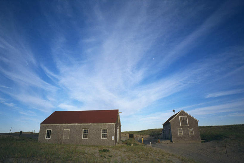 无人,家,横图,室外,白天,仰视,度假,草地,草坪,美景,植物,城市风光,城市,道路,路,美国,阴影,光线,影子,房屋,屋子,景观,云,云朵,小路,交通,云彩,娱乐,楼房,住宅,草,蓝色,绿色,白云,蓝天,天空,阳光,天,享受,休闲,景色,放松,晴朗,北美,北美洲,美洲,马萨诸塞州,麻州,麻省,两幢,马萨诸塞,麻塞诸塞,老殖民地,海湾之州,北亚美利加洲,亚美利加洲,楠塔基特,晴空,彩图,低角度拍摄,房子
