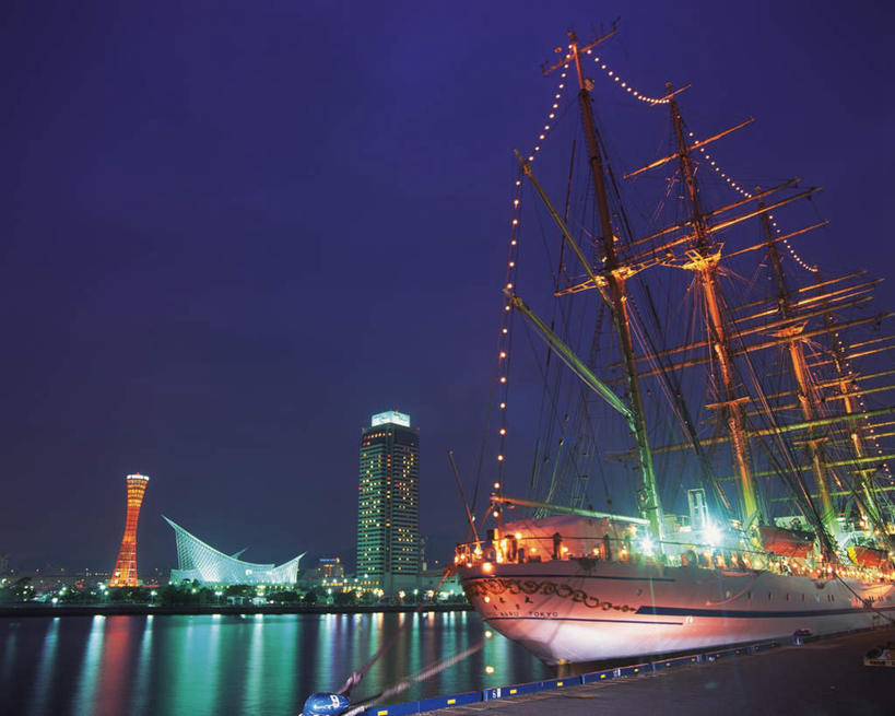 无人,博物馆,横图,室外,夜晚,仰视,旅游,度假,标志建筑,地标,建筑,轮船,船,日本,亚洲,一艘,研究,教育,娱乐,建设,蓝色,蓝天,天空,交通工具,天,享受,休闲,旅游胜地,放松,晴朗,展览,欣赏,陈列,东亚,本州,万里无云,本州岛,日本国,近畿地方,近畿,兵库,兵库县,神户,神户港,神户港口塔,神户海洋博物馆,神户市,神戸,县厅,神戸市,典藏,晴空,晴空万里,彩图,低角度拍摄