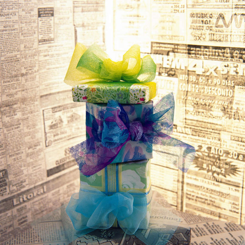 无人,方图,俯视,室内,白天,桌面,报纸,礼盒,礼物,一堆,许多,堆叠,堆积,信息,纸盒,盒子,包装盒,礼品盒,摄影,礼品,影棚,堆,新闻,彩图,高角度拍摄,影棚拍摄,拍摄,报刊