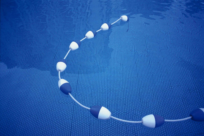 无人,体育馆,游泳池,横图,俯视,室外,特写,白天,水,阴影,波纹,反射,液体,影子,水池,水滴,水面,涟漪,泳池,泳道,水纹,波浪,浮标,游泳馆,水晕,彩图,高角度拍摄