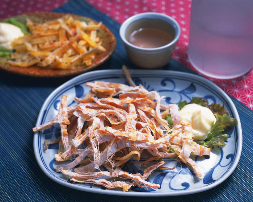 清酒,无人,横图,俯视,室内,特写,白天,烹饪,烧烤,餐桌,桌子,鱿鱼,一堆,堆叠,堆积,朦胧,模糊,日本料理,料理,食品,酒类,米酒,菜肴,美食,烤鱿鱼,酒,食物,饮料,日式料理,日式,摄影,佳肴,影棚,餐台,清酒杯,堆,一份,柔鱼,枪乌贼,彩图,高角度拍摄,影棚拍摄,拍摄