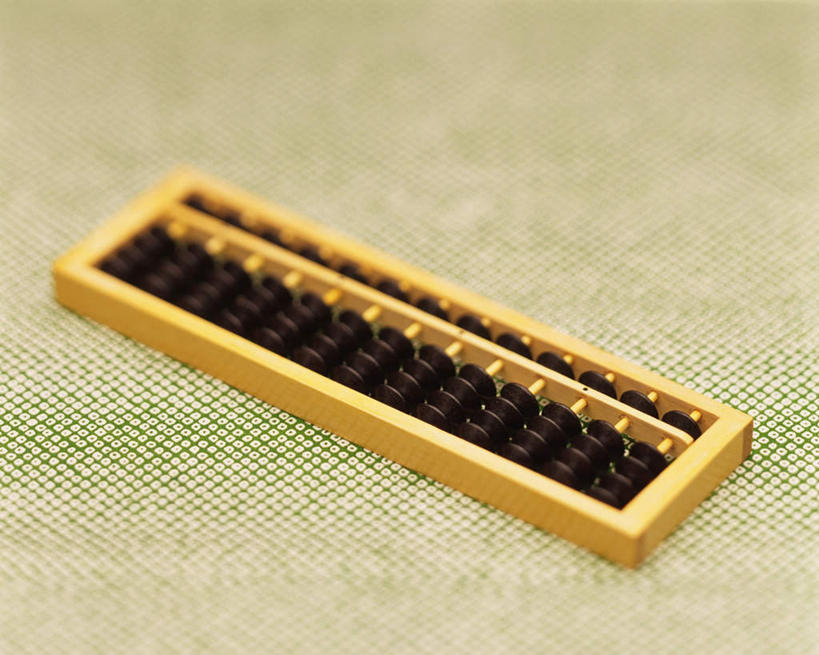 无人,横图,俯视,室内,特写,白天,算盘,桌面,静物,一排,阴影,古老,朦胧,模糊,整齐,光线,计算,科学,影子,办公用品,文化,传统,排列,一个,黄色,黑色,阳光,理财,财务,单个,算珠,队列,数学,珠算,彩图,高角度拍摄