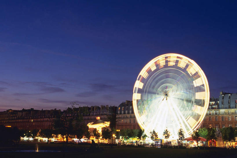 无人,游乐园,家,横图,室外,夜晚,正面,度假,游戏,美景,植物,城市风光,城市,法国,巴黎,一排,许多,朦胧,模糊,整齐,房屋,屋子,景观,云,云朵,摩天轮,首都,玩,云彩,娱乐,楼房,住宅,树,树木,排列,蓝色,绿色,白云,蓝天,天空,自然,天,享受,休闲,景色,放松,游乐设施,生长,晴朗,成长,活动,队列,发泄,消遣,智力,嘉年华,法兰西共和国,费里斯大转轮,宣泄,法兰西第五共和国,游艺设施,晴空,玩耍,嬉戏,彩图,房子