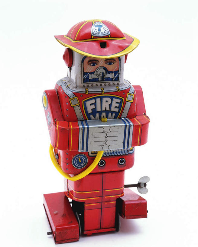 一个人,无人,消防员,站,竖图,室内,特写,白天,白色背景,正面,运动服,游戏,静物,玩具,金属制品,仅一个男性,仅一个人,服装,金属,英文,标志,文字,字符,字母,玩,注视,娱乐,标识,仅一个年轻男性,一个,衣服,观察,看,站着,休闲,益智,摄影,服饰,影棚,单个,观看,活动,英文字母,察看,衣着,机器人,穿着,发泄,关注,消遣,智力,宣泄,铁皮机器人,衣饰,男人,男性,年轻男性,救火员,玩耍,嬉戏,站立,彩图,全身,影棚拍摄,拍摄,运动装