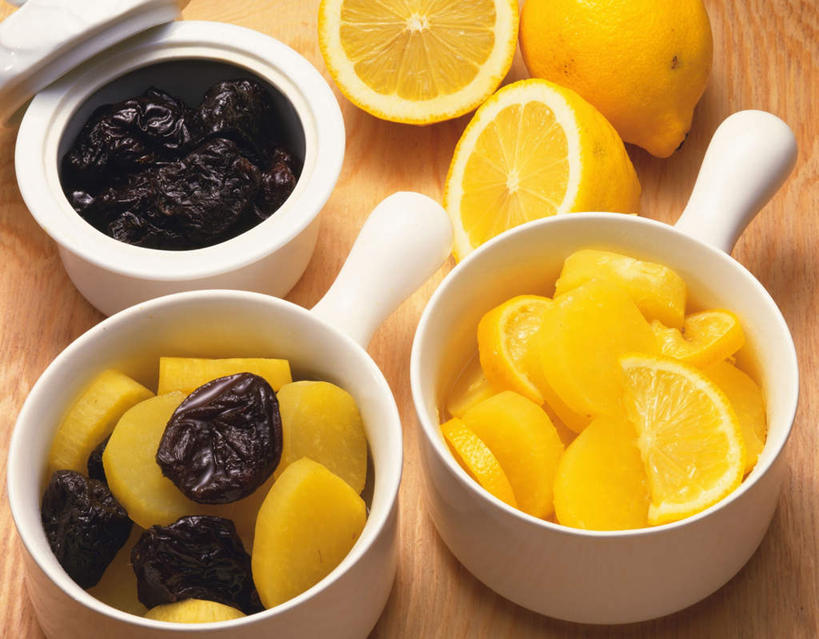 无人,横图,俯视,室内,特写,白天,桌子,柠檬,红薯,蔬菜,水果,许多,切开,阴影,新鲜,反射,影子,陶瓷,生食,食品,果实,陶瓷制品,切块,食物,黄色,容器,碗,切,有机食品,绿色食品,储藏,储存,枣子,剖面,切面,益母果,柠果,山芋,甘薯,番薯,地瓜,彩图,高角度拍摄,贮存