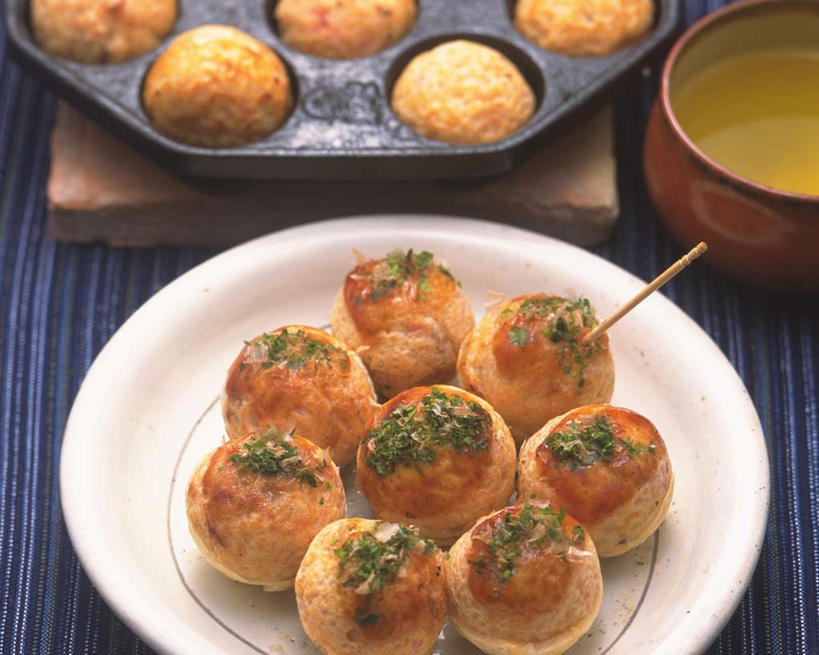 无人,横图,俯视,室内,特写,白天,烹饪,桌子,餐具,一堆,许多,堆叠,堆积,布料,碟子,烤盘,盘,日本料理,料理,食品,布纹,菜肴,美食,桌布,食物,排列,盘子,餐巾,碟,台布,日式料理,日式,佳肴,堆,章鱼烧,章鱼小丸子,章鱼丸,摆列,章鱼丸子,彩图,高角度拍摄,布列,分列