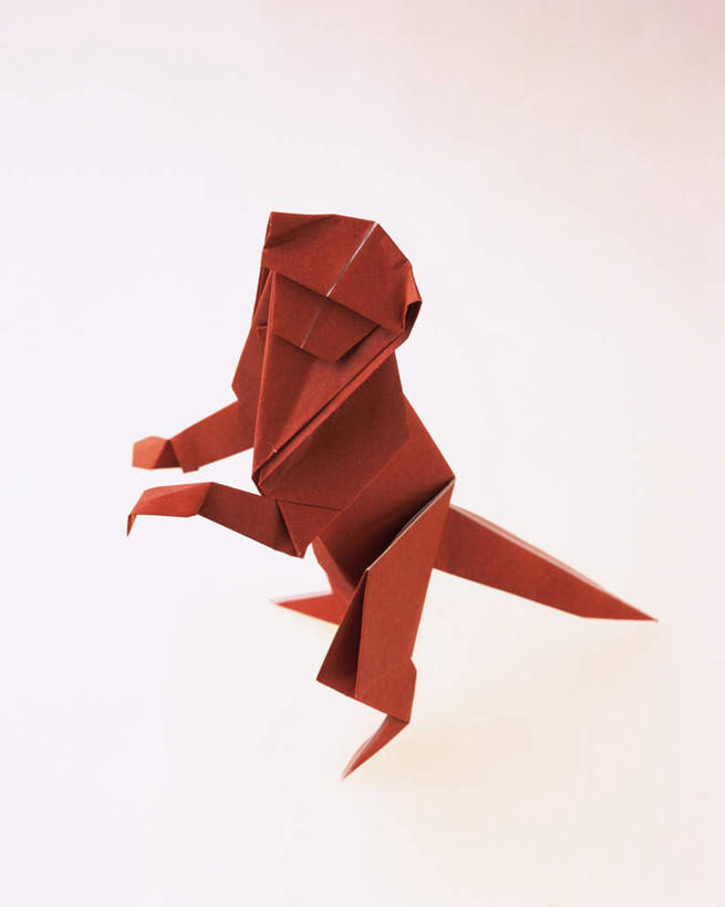 无人,竖图,室内,特写,白天,白色背景,正面,桌面,哺乳动物,猴,野生动物,猴子,静物,阴影,艺术,反射,影子,折纸,纸艺,手工艺品,文化,一只,红色,动物,工艺品,可爱,摄影,活泼,影棚,高雅,工艺折纸,自信心,品位,彩图,影棚拍摄,拍摄