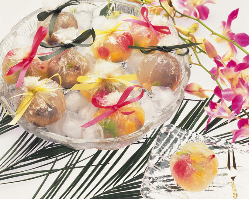 点心,无人,横图,俯视,室内,特写,白天,白色背景,纯洁,餐桌,桌子,叶子,许多,盛开,包装,冰,冰块,食品,甜点,甜品,绿叶,小苍兰,花蕾,冷冻,花瓣,花朵,鲜花,食物,粉色,绿色,果冻,甜食,零食,花苞,花蕊,嫩叶,寒冷,摄影,影棚,冷藏,餐台,冰冷,清香,啫喱,浓情,麦兰,小菖兰,雪兰,洋晚香玉,保鲜,叶,叶片,彩图,高角度拍摄,影棚拍摄,拍摄