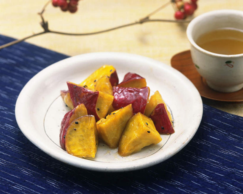 无人,横图,俯视,室内,特写,白天,烹饪,幸福,餐桌,茶,桌子,红薯,蔬菜,杯子,餐具,许多,新鲜,布料,瓷器,碟子,盘,茶叶,食品,陶瓷制品,饮品,布纹,娱乐,菜肴,美食,桌布,食物,盘子,餐巾,碟,台布,花茶,享受,休闲,温馨,放松,乐趣,炸,保健,养生,佳肴,有机食品,绿色食品,餐台,花草茶,舒适,瓷杯,香花茶,香片,熏花茶,山芋,甘薯,番薯,地瓜,彩图,高角度拍摄