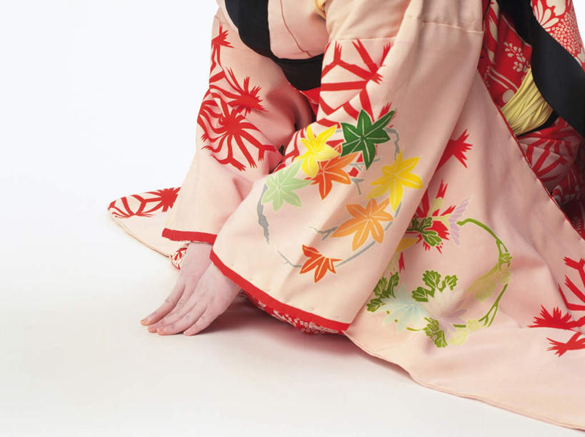 东方人,一个人,演员,电影明星,坐,横图,俯视,室内,白天,白色背景,民族服装,化妆,美容,日本,亚洲,仅一个男性,仅一个人,表演,撑,跪拜,护肤,和服,黄种人,扮演,仅一个年轻男性,保养,享受,休闲,放松,保健,摄影,服饰,影棚,演出,撑着,东亚,养颜,吴服,唐草,唐花,唐锦,日本国,男人,男性,年轻男性,亚洲人,影视明星,坐着,半身,彩图,高角度拍摄,影棚拍摄,传统服装,民俗服,拍摄,歌舞伎