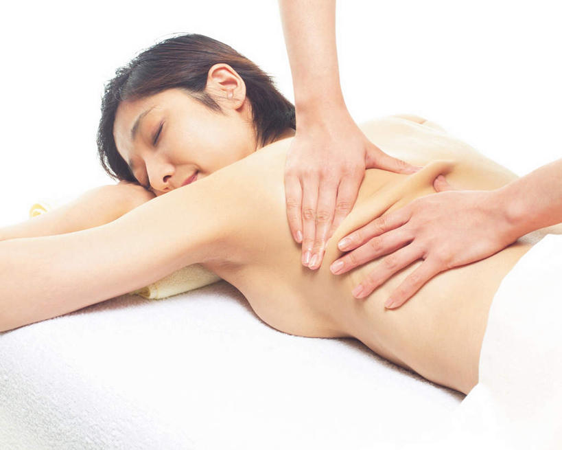 东方人,手,两个人,按摩师,美容师,躺,闭眼,横图,俯视,室内,白天,白色背景,按摩,化妆,美容,床,亚洲,护肤,床单,黄种人,被子,裸露,顾客,按,趴着,保养,享受,休闲,手部,放松,搭,SPA水疗,保健,温泉浴场,摄影,单人床,影棚,赤裸,被单,搭着,裸,养颜,指压,卧着,年轻女性,女人,女性,亚洲人,技师,矿泉疗养地,闭眼睛,闭着眼,闭着眼睛,趴,躺着,卧,半身,彩图,高角度拍摄,影棚拍摄,水疗,推拿,拍摄