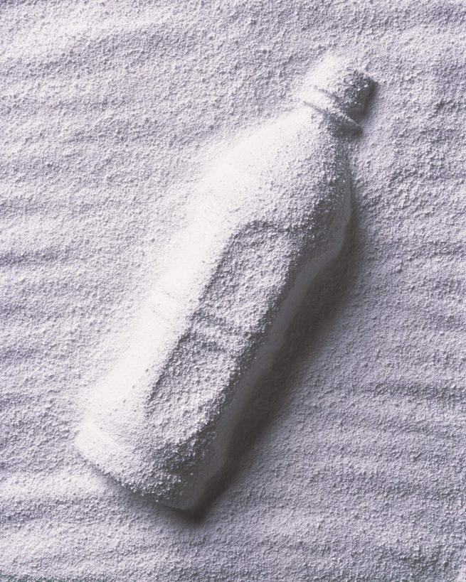 无人,竖图,俯视,室内,特写,白天,静物,灰色背景,环保,艺术,手工艺品,水瓶,文化,玻璃制品,一个,玻璃瓶,瓶子,工艺品,摄影,影棚,单个,环境,污染,回收,资源,粘土,高雅,利用,低碳,循环,手工艺,自信心,品位,彩图,高角度拍摄,影棚拍摄,拍摄