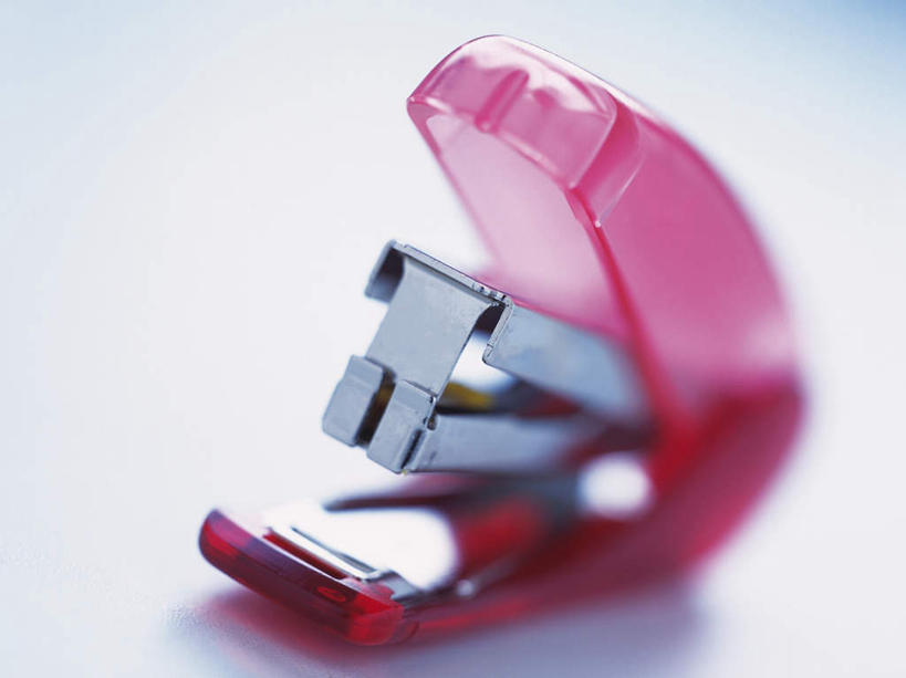 无人,横图,俯视,室内,特写,白天,静物,连接,阴影,组合,朦胧,模糊,反射,影子,办公用品,订书机,一个,粉色,摄影,影棚,单个,链接,装订,拼接,杠杆,拼凑,订书器,拼合,凑集,聚合,撮合,链结,缝合,彩图,高角度拍摄,影棚拍摄,拍摄