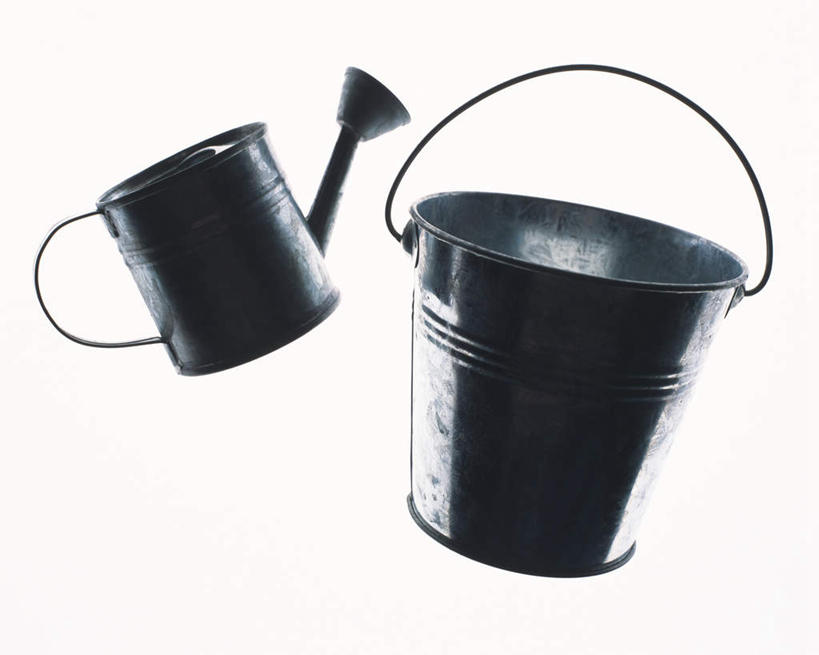 无人,横图,俯视,室内,特写,白天,白色背景,静物,金属制品,铁质,朦胧,模糊,金属,壶,水桶,背光,洒水壶,水壶,一个,摄影,影棚,单个,逆光,浇水壶,彩图,高角度拍摄,影棚拍摄,拍摄