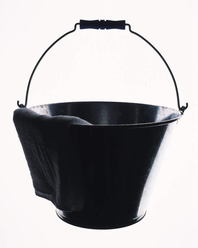 无人,竖图,室内,特写,白天,白色背景,正面,桌面,静物,金属制品,一条,阴影,朦胧,模糊,反射,金属,纺织物,水桶,桶,影子,背光,一个,容器,毛巾,清洁,摄影,影棚,单个,储藏,保暖,储存,逆光,透气,防水,储水,耐磨,吸水,彩图,影棚拍摄,拍摄,贮存