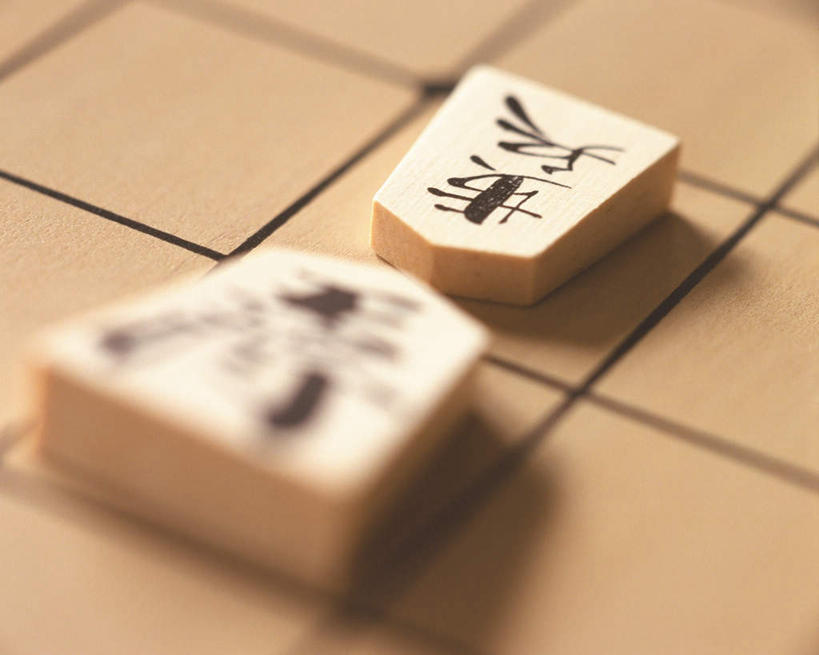 无人,横图,俯视,室内,特写,白天,游戏,快乐,比赛,竞争,桌子,静物,一排,许多,阴影,朦胧,模糊,整齐,反射,日文,标志,格子,文字,影子,字符,玩,娱乐,标识,排列,象棋,休闲,棋盘,益智,活动,队列,发泄,消遣,智力,宣泄,日语,将棋,日本象棋,玩耍,嬉戏,彩图,高角度拍摄