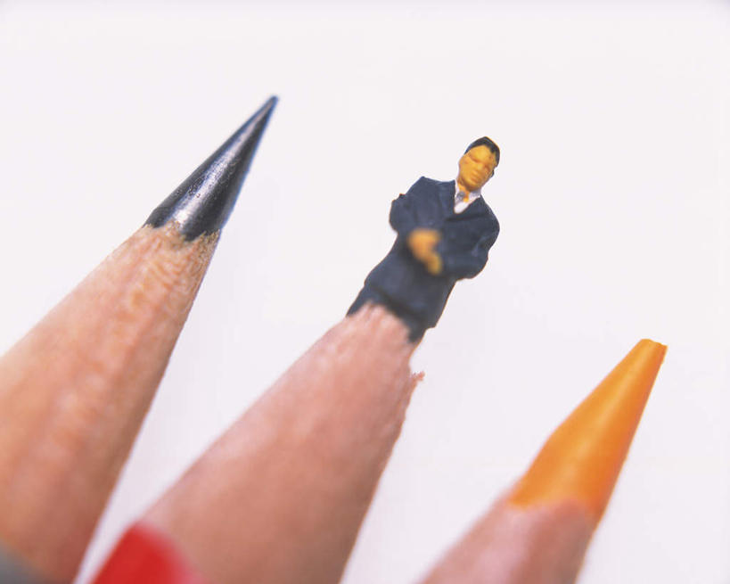 一个人,无人,商务人士,商务男性,横图,俯视,室内,特写,白天,白色背景,衬衫,静物,雕塑,仅一个男性,仅一个人,三根,套装,朦胧,模糊,艺术,装饰,笔,雕刻,雕像,蜡笔,玩偶,办公用品,文具,仅一个年轻男性,模型,铅笔,学习用品,工艺品,笔芯,摄影,影棚,纪念,文具用品,美术,主题,商务装,陈列,工薪阶层,功能,美学,漆雕,男人,男性,年轻男性,白领,上班族,半身,彩图,高角度拍摄,影棚拍摄,衬衣,拍摄