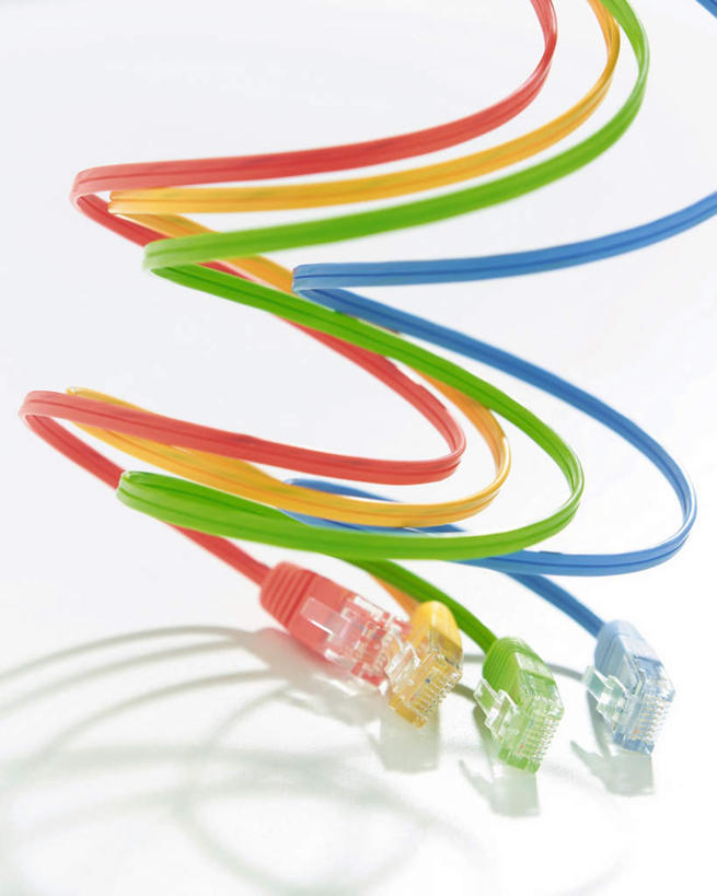 无人,竖图,俯视,室内,特写,白天,白色背景,通讯,数据,静物,一排,阴影,朦胧,模糊,整齐,反射,传输,影子,排列,黄色,红色,蓝色,绿色,四个,摄影,USB接口,通用串行总线,影棚,接口,网线,端口,队列,插口,水晶头,线缆,彩图,高角度拍摄,影棚拍摄,拍摄