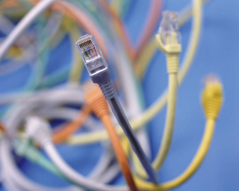 无人,横图,俯视,室内,特写,白天,通讯,数据,静物,一堆,许多,阴影,堆叠,堆积,蓝色背景,朦胧,模糊,反射,传输,影子,摄影,USB接口,通用串行总线,影棚,堆,接口,网线,端口,水晶头,线缆,彩图,高角度拍摄,影棚拍摄,拍摄