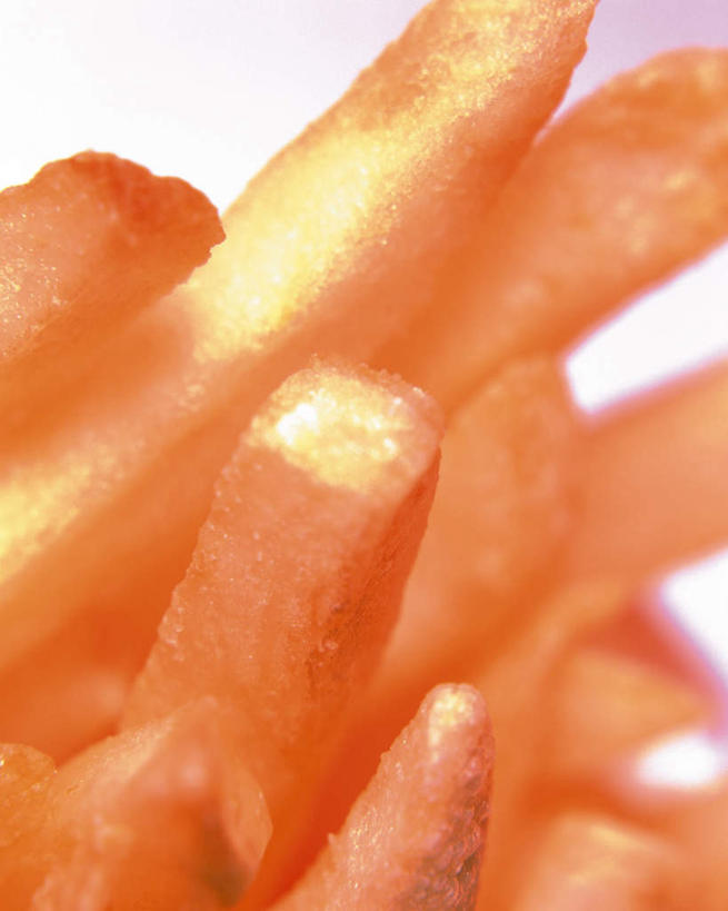 无人,竖图,俯视,室内,特写,白天,白色背景,烹饪,西餐,餐桌,桌子,许多,阴影,朦胧,模糊,反射,影子,料理,食品,薯条,菜肴,美食,食物,黄色,快餐,西式,摄影,佳肴,影棚,餐台,西式快餐,垃圾食品,彩图,高角度拍摄,影棚拍摄,拍摄