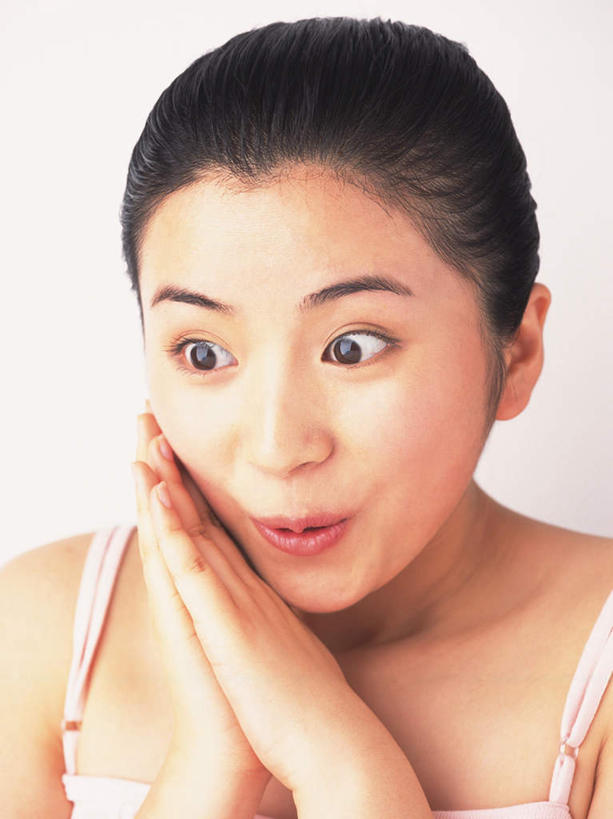 东方人,脸,头,眼睛,嘴,脸颊,眉毛,睫毛,一个人,笑,微笑,露齿笑,竖图,室内,特写,白天,白色背景,正面,亚洲,瞳孔,仅一个年轻女性,仅一个女性,仅一个人,惊讶,注视,吊带衫,黄种人,白色,嘟嘴,观察,看,撅嘴,眼部,摄影,影棚,观看,吃惊,察看,关注,年轻女性,女人,女性,亚洲人,头部,睫,脸部,脸蛋,眉,面部,眼,眼睫毛,眼眉,嘴巴,嘴唇,半身,彩图,影棚拍摄,拍摄,眼眉毛