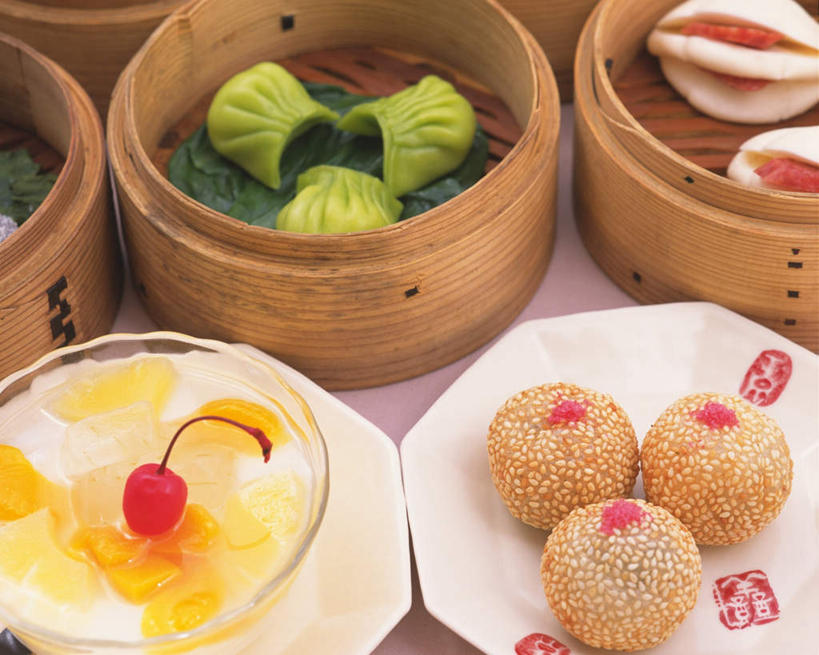 蒸笼,无人,横图,俯视,室内,特写,白天,烹饪,餐桌,桌子,芒果,樱桃,餐具,厨具,阴影,竹制,光线,碟子,盘,影子,谷类,谷物,肉,芝麻,料理,食品,糯米,米,球形,大米,菜肴,美食,肉类,球,两个,三个,一个,盘子,碟,碗,球体,中式,佳肴,单个,餐台,银耳,竹制品,水果羹,笼屉,蒸饺,肉食,麻球,烹饪用具,肉夹馍,脂麻,胡麻,白麻,巨胜子,油麻,江米,煎堆,麻圆,进餐用具,烹调用具,樱珠,莺桃,英桃,楔桃,望果,牛桃,蜜望,檬果,闷果,漭果,杧果,荆桃,庵波罗果,烹调,彩图,高角度拍摄