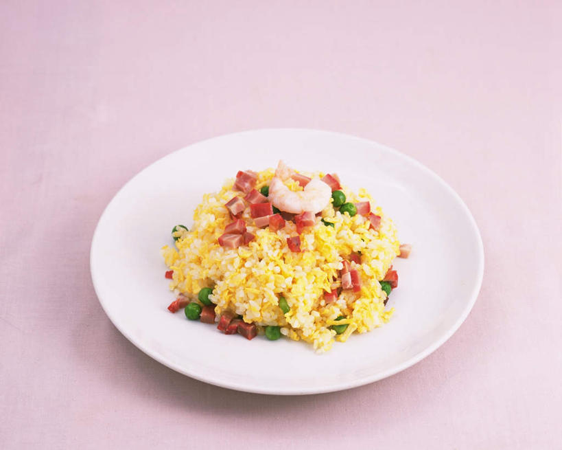 无人,横图,俯视,室内,特写,白天,烹饪,植物,餐桌,桌子,餐具,切碎,阴影,粉色背景,光线,布料,碟子,盘,影子,豆类,豆子,豌豆,炒饭,肉,虾仁,料理,食品,布纹,荷兰豆,菜肴,美食,肉类,桌布,一个,盘子,餐巾,碟,台布,中式,摄影,佳肴,影棚,单个,餐台,雪豆,肉食,豆科,寒豆,毕豆,麻累,国豆,小寒豆,麦豌豆,肉丁,进餐用具,烹调用具,彩图,高角度拍摄,影棚拍摄,拍摄