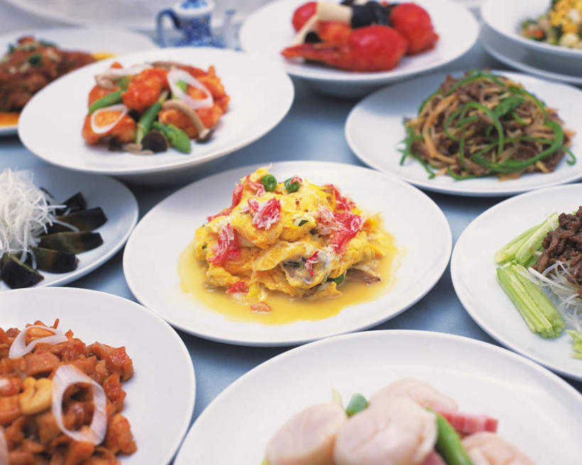 蟹,无人,横图,俯视,室内,特写,白天,烹饪,餐桌,桌子,黄瓜,蔬菜,西红柿,餐具,许多,阴影,光线,螃蟹,布料,碟子,盘,影子,葱,青葱,蛋,鸡蛋,料理,食品,扇贝,蟹肉,布纹,肉丝,切丝,菜肴,美食,桌布,盘子,餐巾,碟,台布,中式,佳肴,餐台,腰果,番茄炒蛋,进餐用具,烹调用具,青瓜,胡瓜,番茄,彩图,高角度拍摄