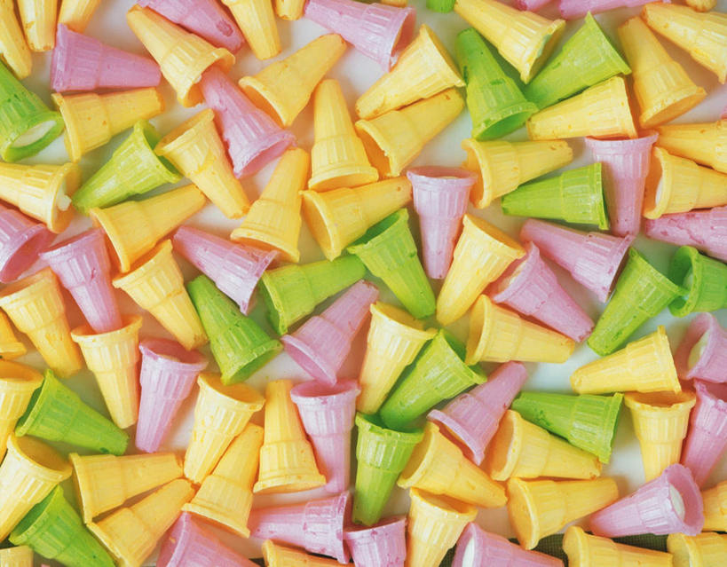 无人,横图,俯视,室内,特写,白天,静物,一堆,许多,阴影,堆叠,堆积,重叠,反射,平铺,密集,影子,冰激凌,黄色,绿色,紫色,摄影,影棚,蛋筒,甜筒,堆,彩图,高角度拍摄,影棚拍摄,拍摄