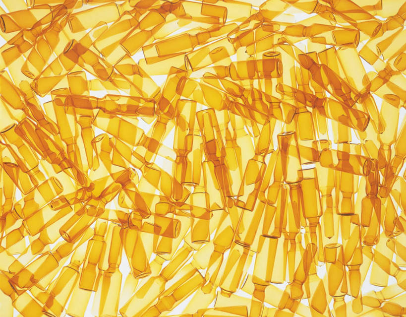 无人,横图,俯视,室内,特写,白天,白色背景,静物,一堆,许多,阴影,堆叠,堆积,微小,重叠,透明,反射,密集,影子,玻璃制品,黄色,玻璃瓶,瓶子,金色,细小,摄影,影棚,刺眼,耀眼,堆,彩图,高角度拍摄,影棚拍摄,拍摄,夺目,微弱