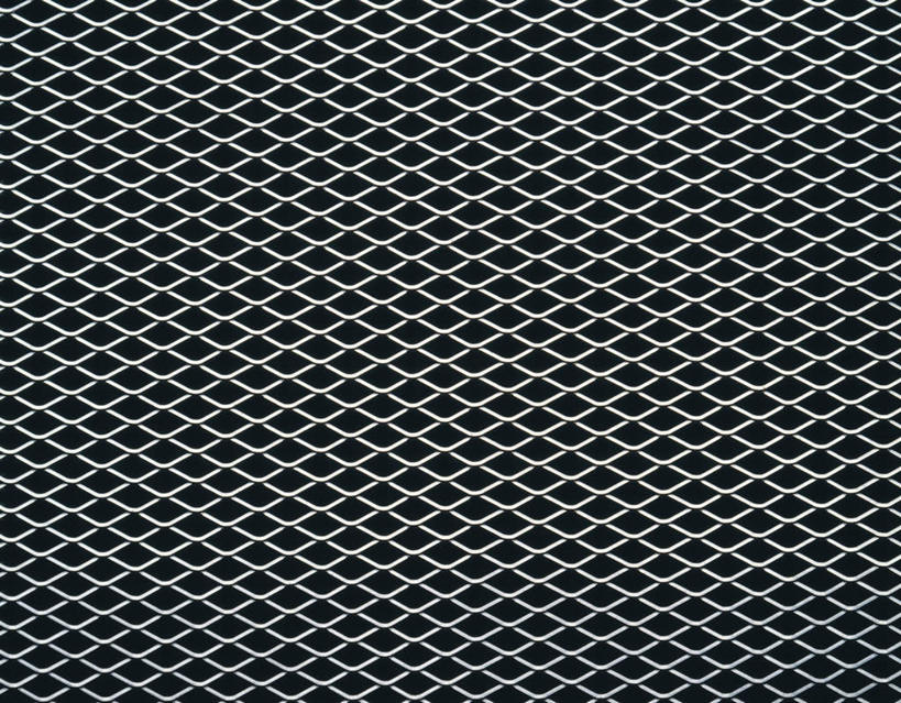 无人,横图,俯视,室内,特写,白天,静物,金属制品,一堆,一排,许多,阴影,堆叠,堆积,黑色背景,整齐,重叠,反射,密集,网格,金属,格子,影子,铁丝网,菱形,排列,白色,黑色,摄影,影棚,堆,质感,队列,彩图,高角度拍摄,影棚拍摄,拍摄