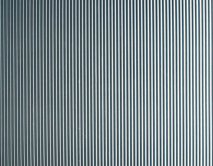 无人,横图,俯视,室内,特写,白天,静物,金属制品,一堆,许多,阴影,堆叠,堆积,黑色背景,条纹,反射,密集,金属,线条,影子,铁丝网,层次,灰色,摄影,影棚,堆,质感,彩图,高角度拍摄,影棚拍摄,拍摄