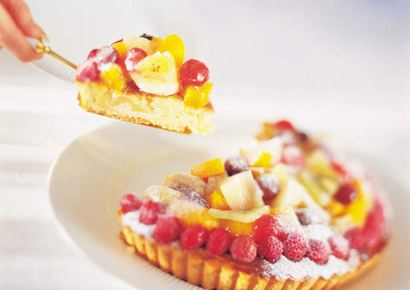 点心,无人,横图,俯视,室内,特写,白天,下午茶,餐桌,桌子,草莓,浆果,芒果,水果,一排,许多,朦胧,模糊,新鲜,整齐,灯笼果,生食,食品,甜点,甜品,果实,食物,糕点,排列,甜食,有机食品,绿色食品,餐台,队列,红醋栗,水果塔,洋莓,望果,水果皇后,蜜望,檬果,闷果,漭果,杧果,红莓,地莓,醋栗,庵波罗果,彩图,高角度拍摄