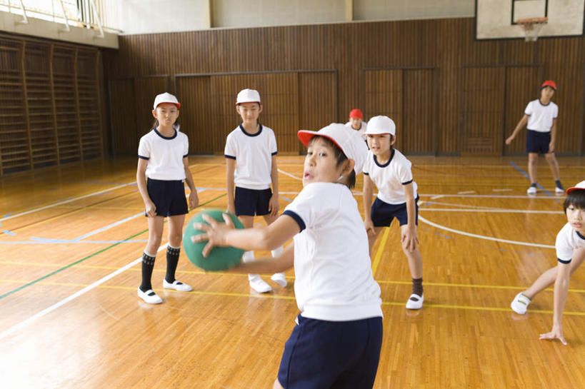 东方人,儿童,伙伴,朋友,体育馆,运动场,站,投,抱,横图,室内,白天,正面,锻炼,友谊,纯洁,运动,排球,帽子,亚洲,学习,服装,许多人,注视,休闲装,黄种人,体育场,运动帽,一个,小孩,衣服,绿色,观察,看,站着,一群人,上课,休闲,体育课,球体,同学,休闲服,鸭舌帽,可爱,童年,童趣,服饰,单个,抱着,观看,察看,校友,关注,童真,烂漫,无邪,运动馆,同窗,学友,体育,天真,友情,男孩,男人,男性,女孩,女人,女性,亚洲人,孩子,抛,扔,撒,站立,掷,半身,彩图,健身,男生,女生