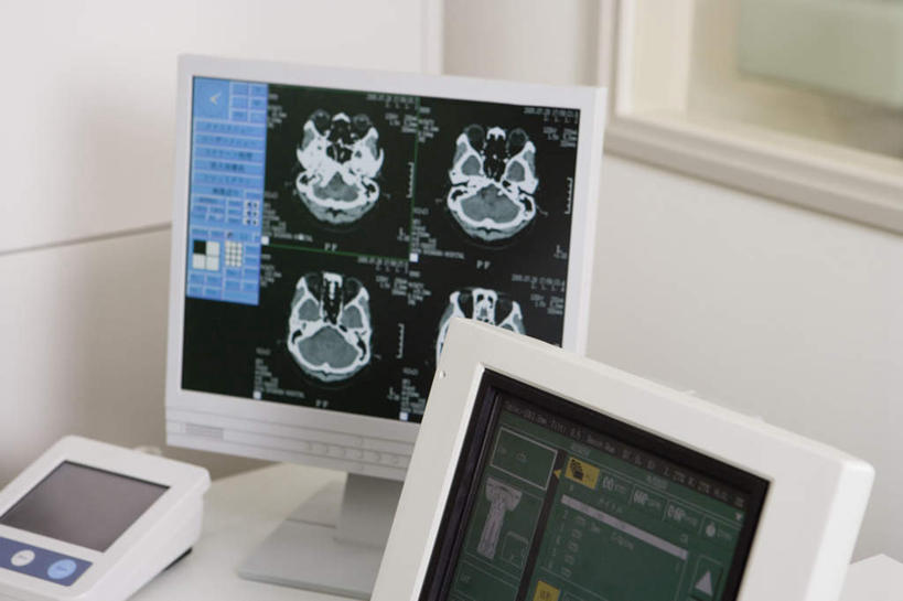 无人,医院,横图,俯视,室内,特写,白天,电脑,显示器,鼠标,键盘,窗户,静物,网络,屏幕,输入设备,通讯设备,显示屏,玻璃窗,扫描仪,台式电脑,通信设备,输出设备,医疗机构,彩图,高角度拍摄,病院,诊所